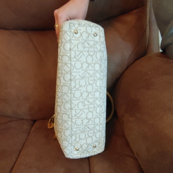 GORGEOUS! ❤ Calvin Klein Cream Hand Bag - Picture 6 of 12